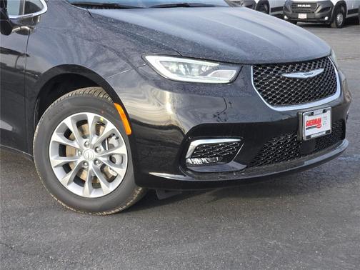 Diamond Black Crystal Pearlcoat 2026 Chrysler Pacifica L