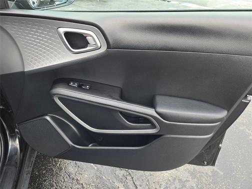 Fusion Black 2025 Kia Soul LX