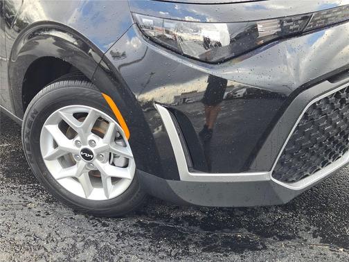 Fusion Black 2025 Kia Soul LX