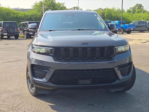 2022 Jeep Grand Cherokee Altitude