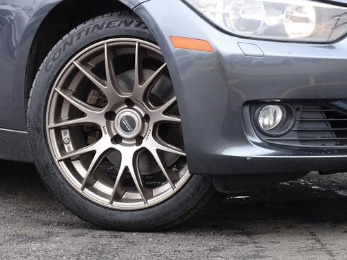 Photo 3 of 26 of 2012 BMW 328 i