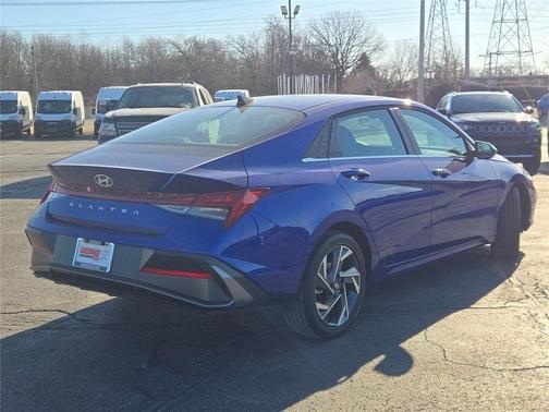 2025 Hyundai ELANTRA SEL