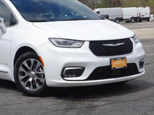 2024 Chrysler Pacifica L