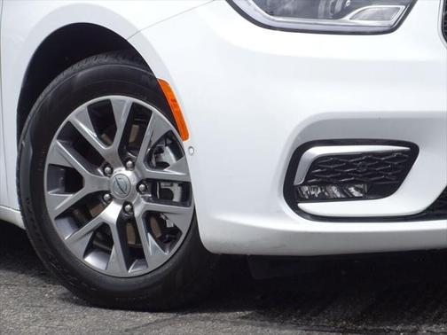2024 Chrysler Pacifica L