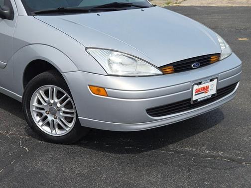 CD Silver Clearcoat 2003 Ford Focus SE