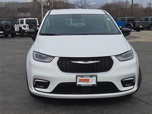 2024 Chrysler Pacifica Hybrid Select