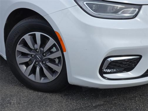 2024 Chrysler Pacifica Hybrid Select