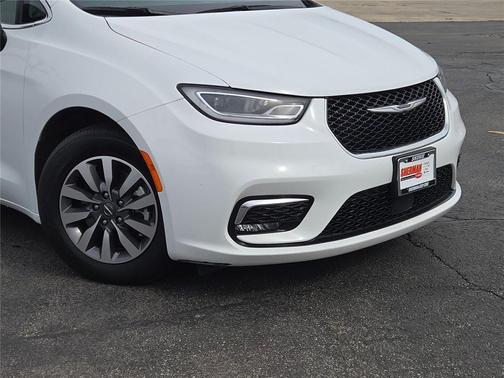 2024 Chrysler Pacifica Hybrid Select