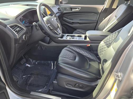 Silver Metallic 2024 Ford Edge Titanium