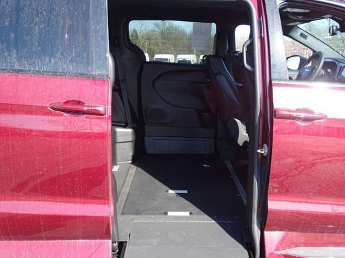 Velvet Red Pearlcoat 2023 Chrysler Pacifica Touring L