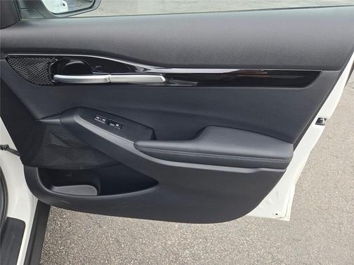 Snow White Pearl 2025 Kia Seltos S