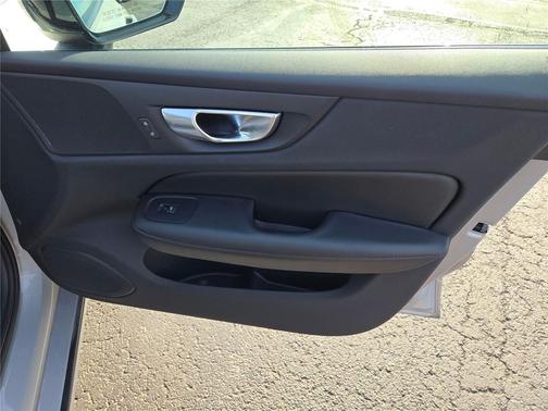 2024 Volvo S60 B5 Core Dark Theme