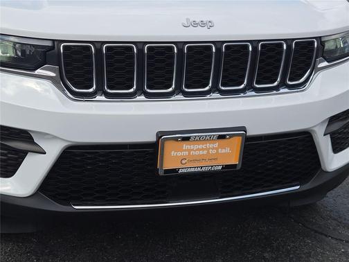 Bright White Clearcoat 2024 Jeep Grand Cherokee Laredo