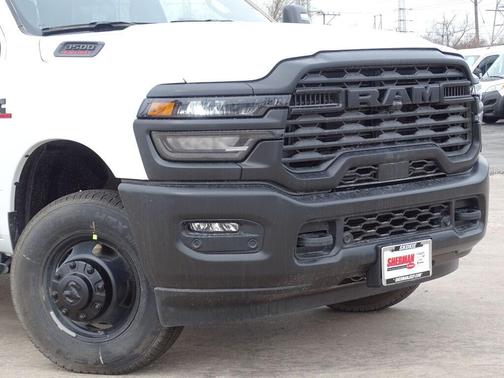 2025 RAM 3500 Tradesman Crew Cab 4x4 8' Box