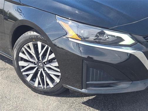 Super Black 2025 Nissan Altima SV FWD