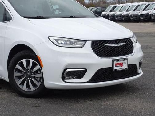 2022 Chrysler Pacifica Hybrid Touring L