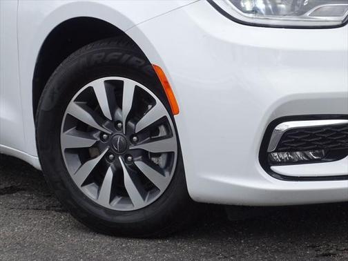2022 Chrysler Pacifica Hybrid Touring L