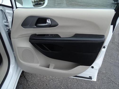 2022 Chrysler Pacifica Hybrid Touring L