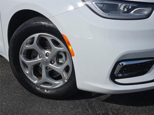 Bright White Clearcoat 2023 Chrysler Pacifica Limited