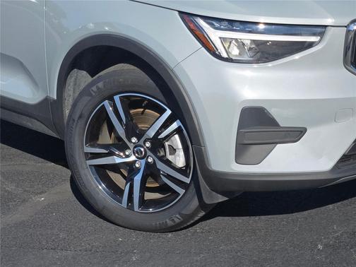 2024 Volvo XC40 B5 Core Bright Theme