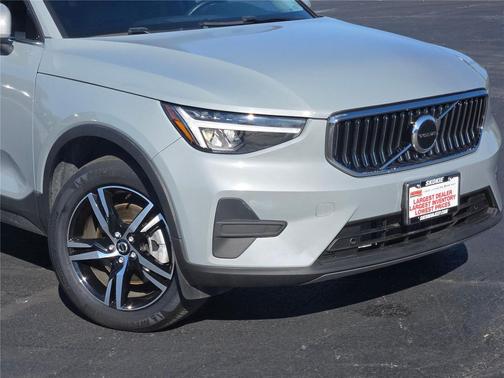 2024 Volvo XC40 B5 Core Bright Theme