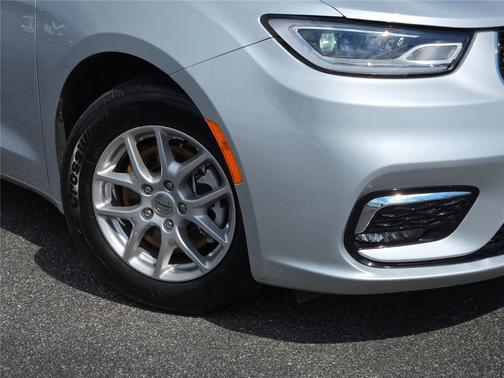 Silver Mist Clearcoat 2024 Chrysler Pacifica Touring L