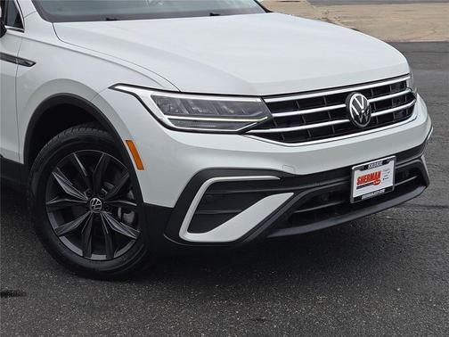Opal White Pearl 2023 Volkswagen Tiguan 2.0T SE