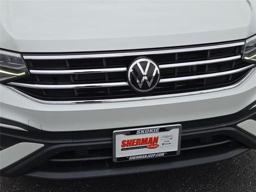 Opal White Pearl 2023 Volkswagen Tiguan 2.0T SE