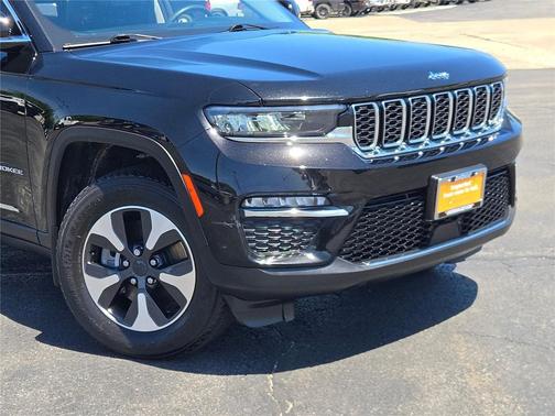Diamond Black Crystal Pearlcoat 2022 Jeep Grand Cherokee 4xe Base