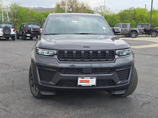 Baltic Gray Metallic Clearcoat 2026 Jeep Grand Cherokee Altitude