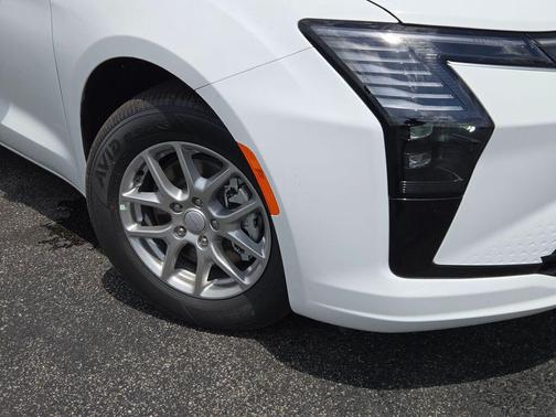 Bright White Clearcoat 2027 Chrysler Pacifica L
