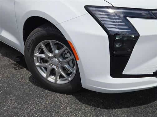 Bright White Clearcoat 2027 Chrysler Pacifica L
