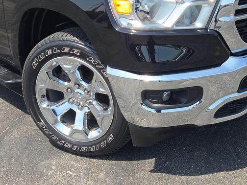 Diamond Black Crystal Pearlcoat 2024 RAM 1500 Big Horn/Lone Star