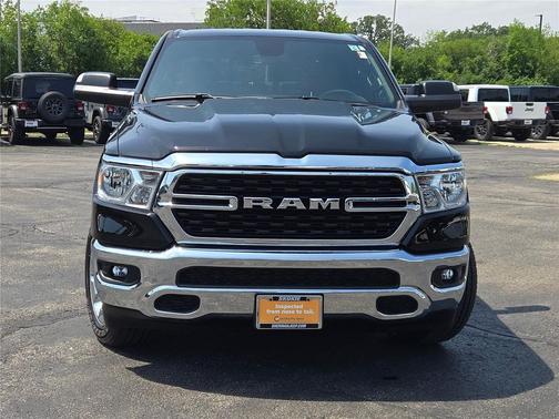 Diamond Black Crystal Pearlcoat 2024 RAM 1500 Big Horn/Lone Star