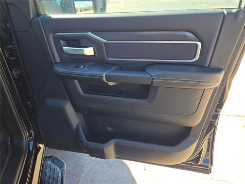 Diamond Black Crystal Pearlcoat 2026 RAM 3500 Big Horn Crew Cab 4x4 8' Box