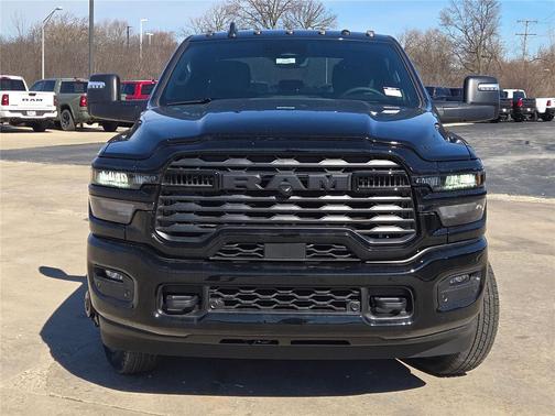 Diamond Black Crystal Pearlcoat 2026 RAM 3500 Big Horn Crew Cab 4x4 8' Box