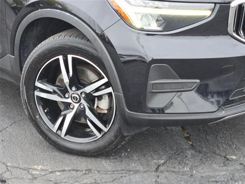 2024 Volvo XC40 B5 Core Dark Theme