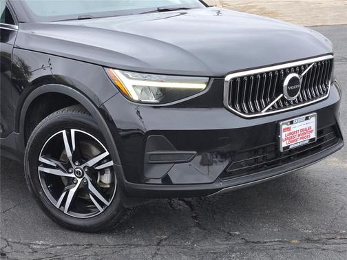 2024 Volvo XC40 B5 Core Dark Theme