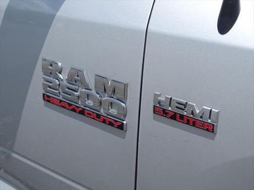 2017 RAM 2500 Tradesman Crew Cab 4x2 8' Box