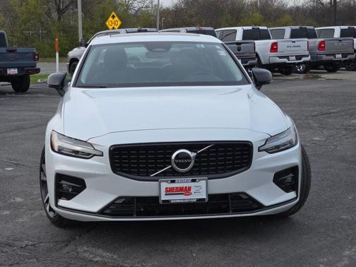 Crystal White Metallic 2024 Volvo S60 B5 Core Dark Theme