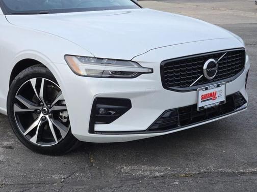 Crystal White Metallic 2024 Volvo S60 B5 Core Dark Theme