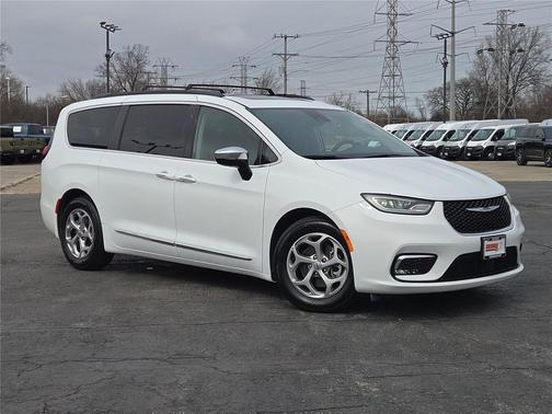 Bright White Clearcoat 2023 Chrysler Pacifica Limited