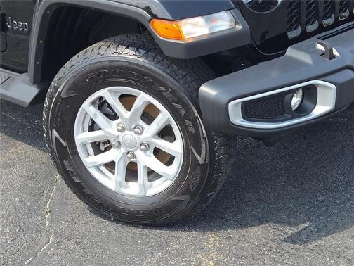 Black Clearcoat 2023 Jeep Gladiator Sport S