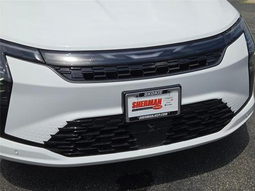 Bright White Clearcoat 2027 Chrysler Pacifica Limited