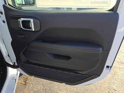 2026 Jeep Gladiator Sahara 4x4