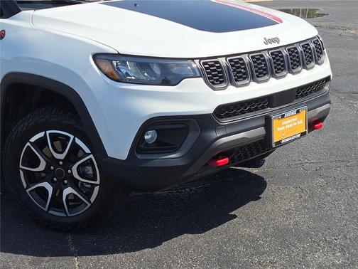 Bright White Clearcoat 2025 Jeep Compass Trailhawk