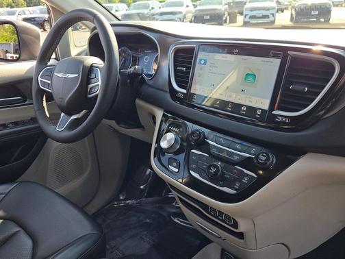 Silver Mist Clearcoat 2023 Chrysler Pacifica Touring L