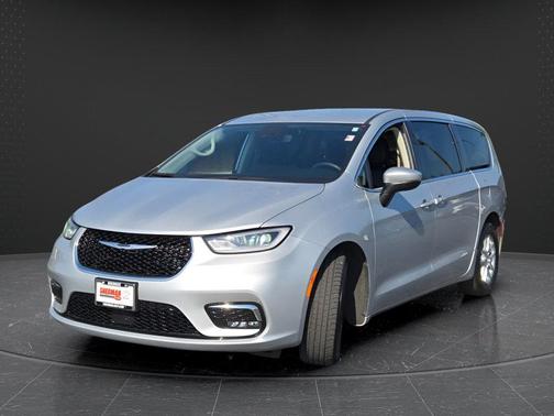 Silver Mist Clearcoat 2023 Chrysler Pacifica Touring L
