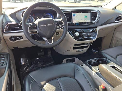 Silver Mist Clearcoat 2023 Chrysler Pacifica Touring L