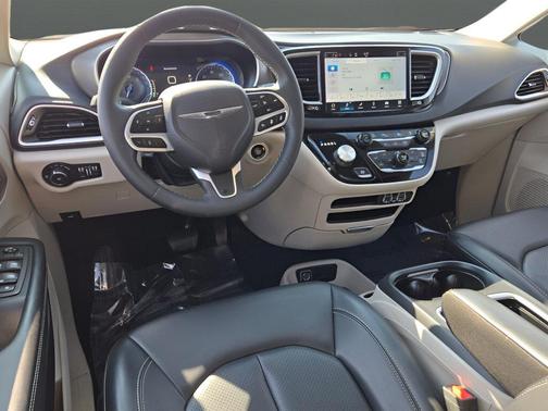 Silver Mist Clearcoat 2023 Chrysler Pacifica Touring L